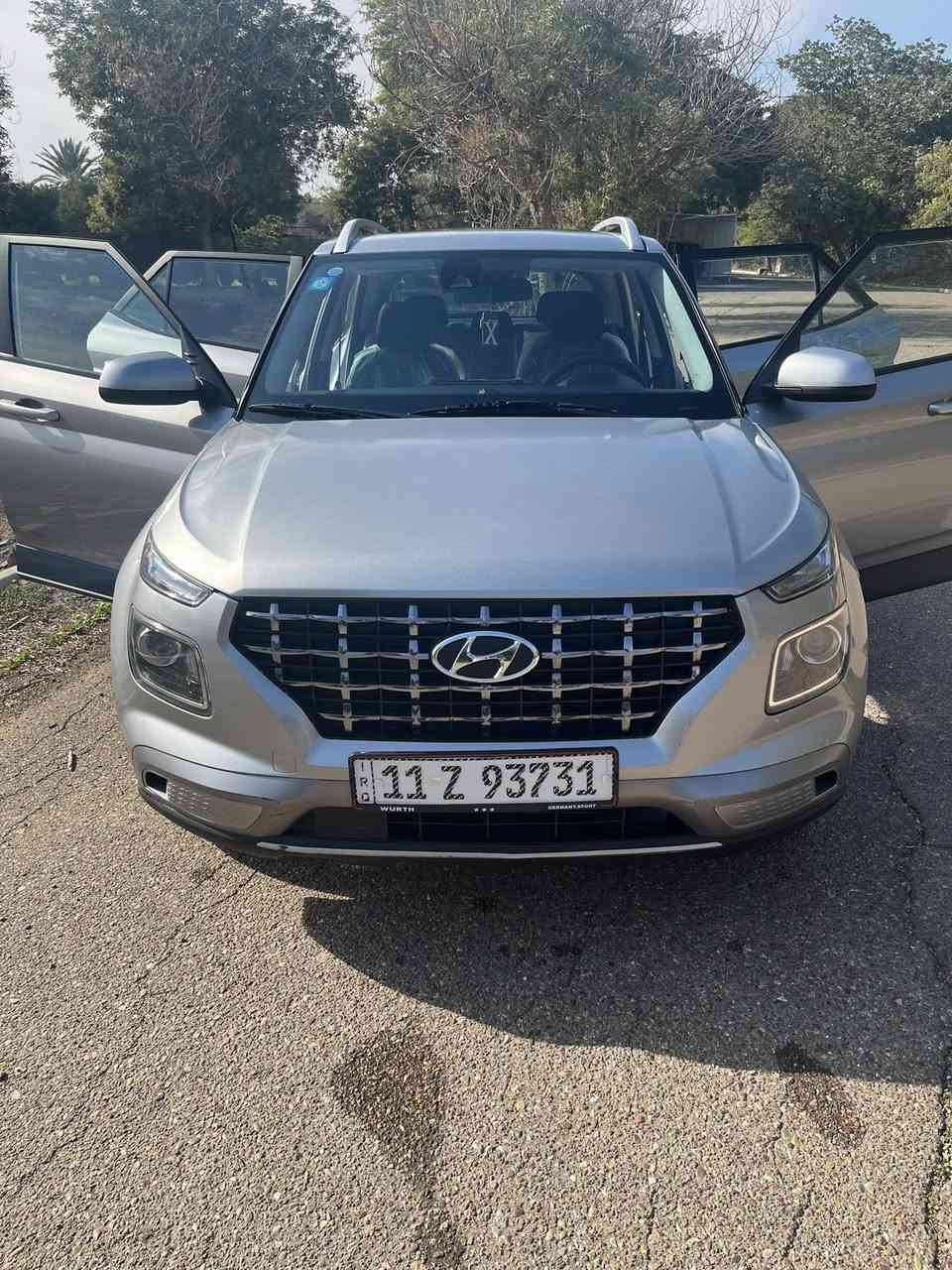 السلام عليكم
للبيع فينو 2023 فول مواصفات 

المواصفات 👇👇 
💯 سلايد 
💯 رادارات امامي و خلفي و جانبي 
💯 نقاط عمياء 
💯 توقف ذاتي 
💯 تحذير عند الخروج عن المسار 
💯 شاشه كبيره 
💯 كامره 

و بعد بيها باقي المواصفات 

اخوان السياره ماشيه 45 الف فقط بعدها جديده 

السياره ليبل واحد و عده جاملغ الامامي  .. تبديل 

السياره كلش حلوه

السعر135 و بيها مجال بسيط 

مكاني بغداد  .. ***********
