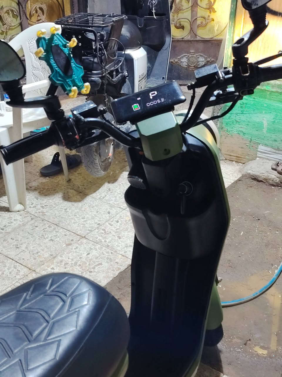 دراجة r9 ريان فول مواصفات 
5 باتري 
ملف نحاس 1200 واط 
لون زيتوني طافي ملكي 
دراجة عملية موقع الزبير  
السعر 350 وبي مجال بسيط
رقم الهاتف ***********
