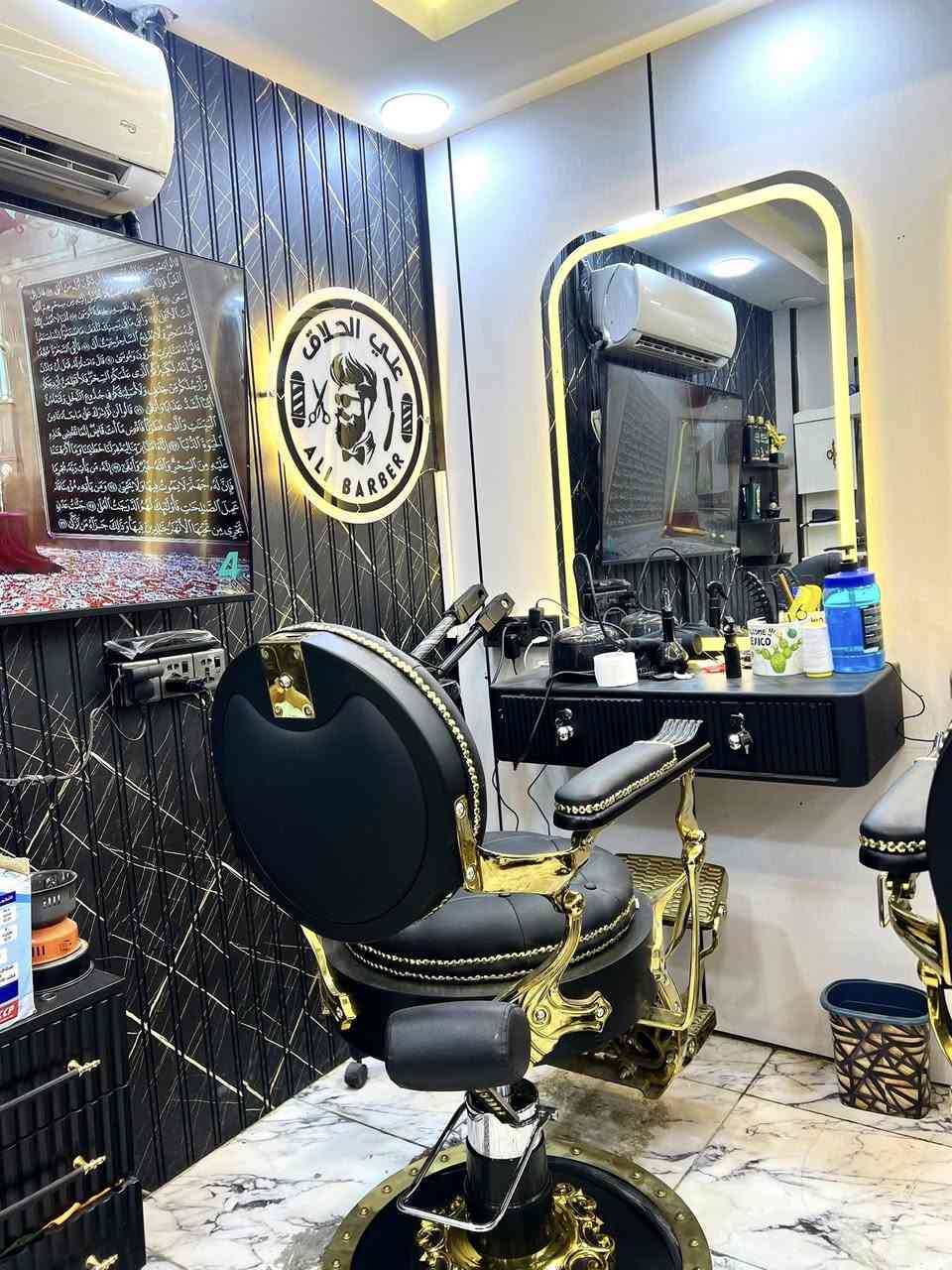 السلام عليكم كرسي حلاقه ملكي جديد غير مستخدم وميز حراري ابو المرايه البصمه ٤ الوان هم ممستعمله جديدة الكرسي جك عالي احسن نوعيه بلسوك بلملكي 
السعر ٩٥٠ ثنينهن وبيهن مجال قليل 
مكاني بغداد الدوره 
***********

