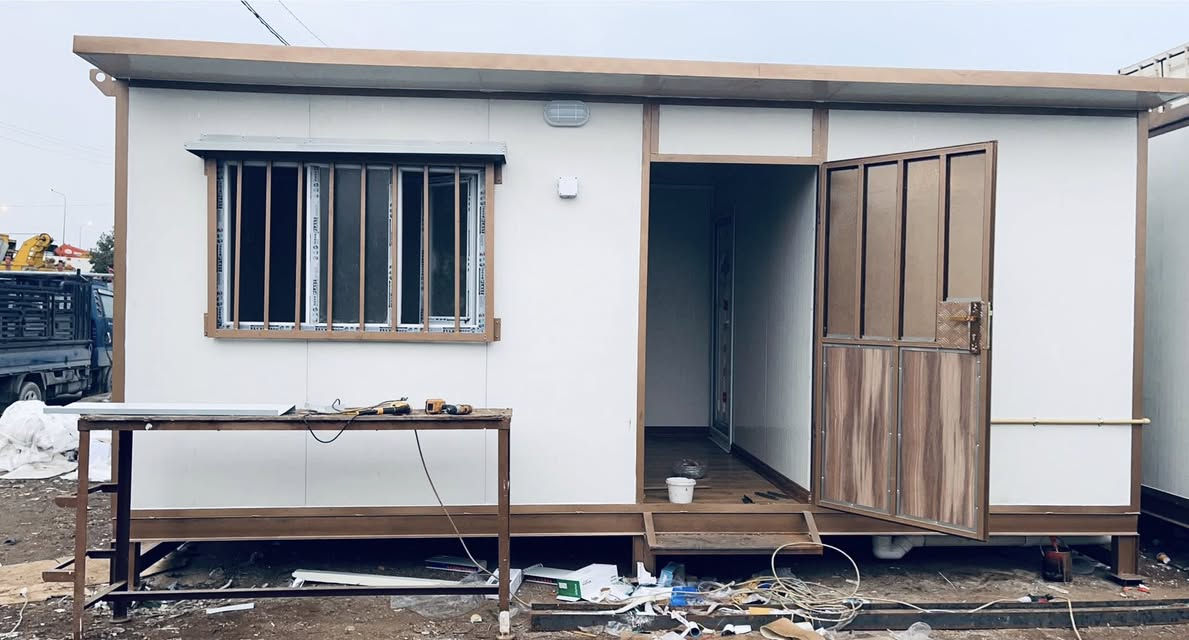 معمل الإبداع  لصناعة الكرفانات 
من السندويج بنل بمواصفات عالية الجوده 
واسعار تنافسية 27 الف فقط 
يوجد سندويج ضد الحريق 35 الف فقط
 للمتر المربع 
يشمل الابواب والشبابيك والكهربائيات 
يوجدكوادر متخصصة وذات خبرة 
في مجال تصنيع الكرفانات 
والديكورات والسقوف الثانويه سعر المتر 12 الف 

لاستقبال استفساراتكم لاتصال 
***********  يوجد واتساب
