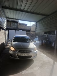 اكسنت هاشباك 2012 امريكيه  رقم بغداد  سعر 80  و سياره بيها دوانز شيطلع...