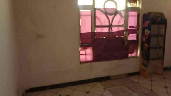 شقتين مستقلات طابق ثاني مساحة كل شقة100موحدةمقابل الثانية تحتوي على استقبال وغرفة نوم وهول ومطبخ وصحيات ماءوكهرباء من ضمن الايجار الايجار 150الف منطقة زين القوس قرب شارع ابو الفضل منطقة تبليط مقرنص مجاري الاتصال ***********
