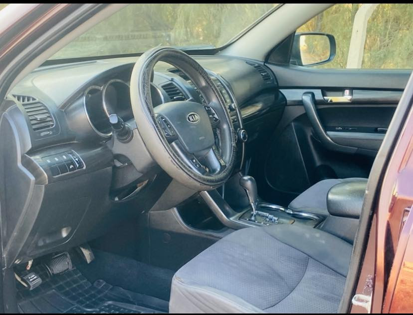 السلام عليكم كيا سورنتو  موديل 2011 

     وارد أمريكي رقم جديد بسمي 

  مكينه. 4 سلندر 2400 دوش 
  تحكم سترين 
قطعتين تبريد   5 راكب 
  
 عنوان سياره بغداد جسر ديالى جديد 

         ***********
