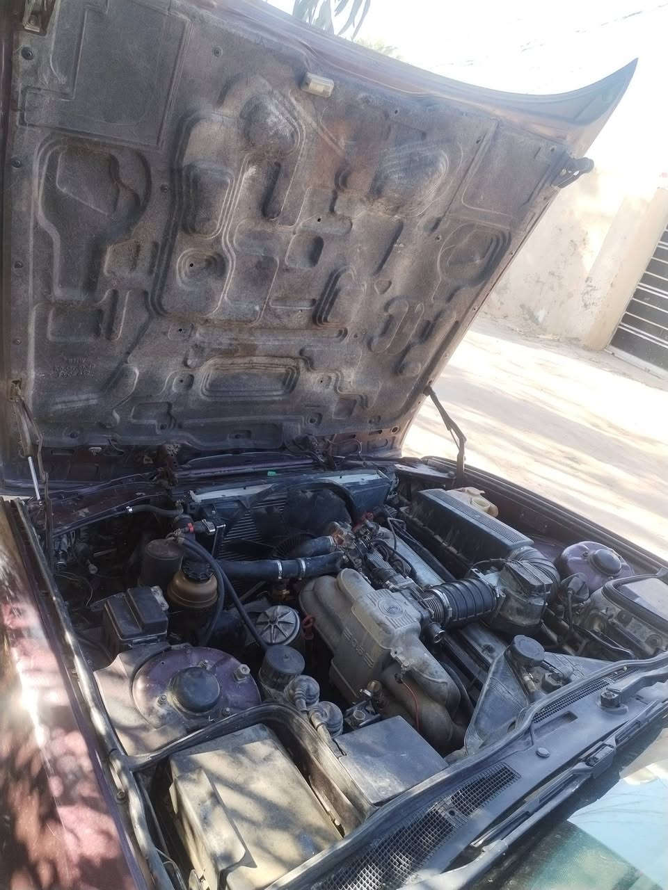 بي ام 735 سياره حلوه ومرتبه رقم انكليزي بسمي مداور ثاني يوم مراوس بسيارة ايراني خصوصي او بيع 30 وبيه مجال ***********
