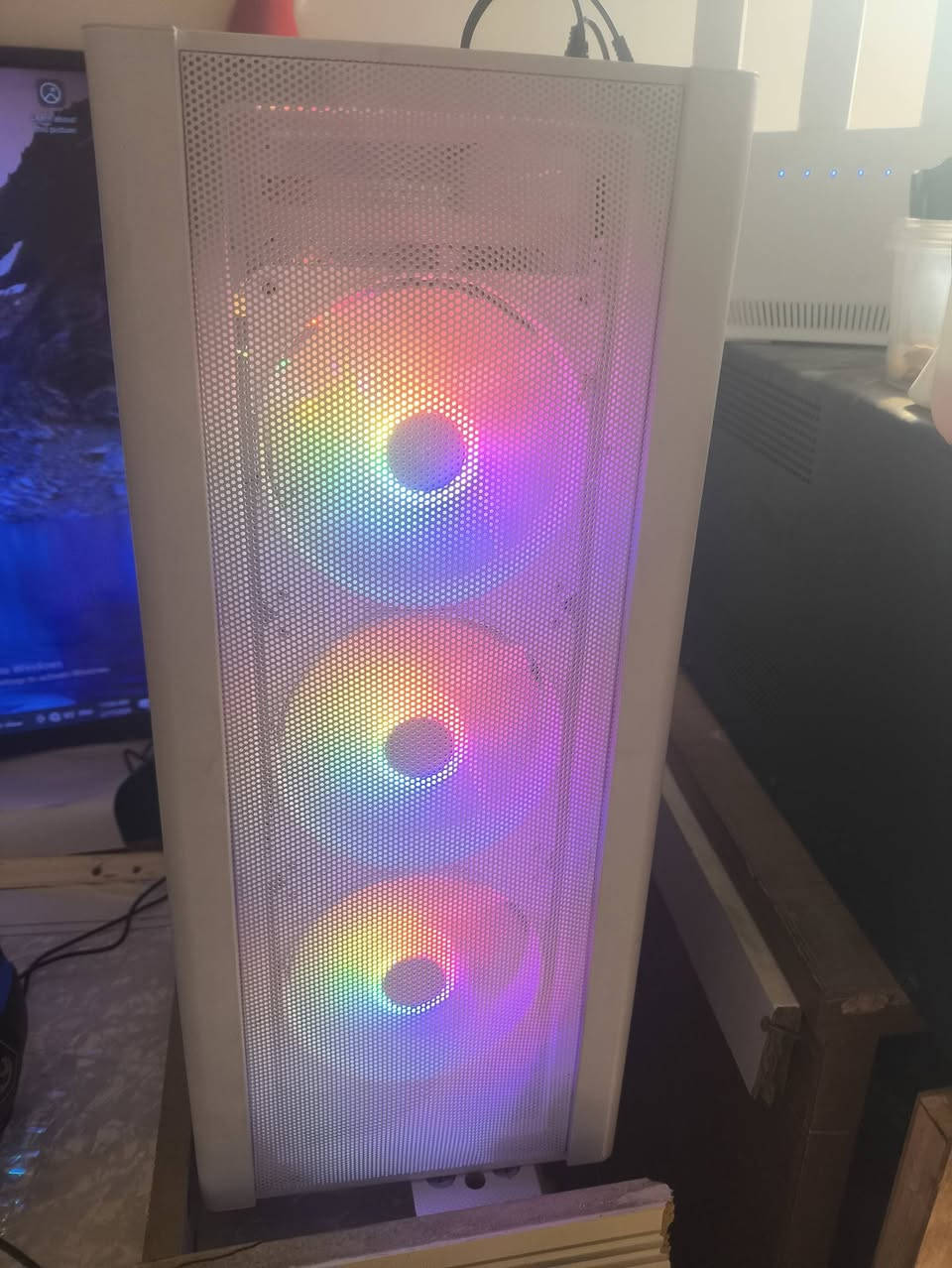 بيع اومراوس جهاز. او ايباد حسب قناعه       معالج زيون E5-2667V4  سرعهHz3/20 معالج كلش قوي للعابب
بورد x99 يدعم اربع ستوك رام ومبرد داخلي يدعم رام ddr4

رام2/4. 8 ddr4

كرت شاشه gtx750ti. 4كيكا ياخذ منفذ طاقه

باور 550

هارد نظامssd128

هارد ثانيhhd1000 واحد تيرا

مبرد lce400

كيس galax اربع فانات ledزاد مخارج usb

ملحقات

كيبورد ماوس باد ماوس  سماعه سيت كامل

سعر 350 لايوجد توصيل


**إذا كنت صاحب هذا الإعلان وتريد حذفه لأي سبب، رجاءا أرسل رسالة إلى الدعم الفني**