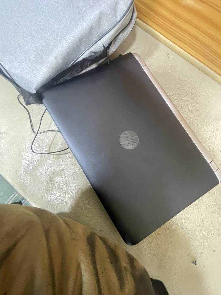 حسابه مستخدمه شي قليل للبيع مع جنطه ومواس وجنطه كامله السعر 275الرقم ***********
