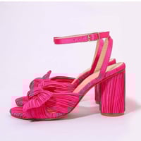 من رخصه صاحب الحساب.احذيه نسائيه للبيع وسلبر.سعر القطعه ٨ الف  ماركات ...