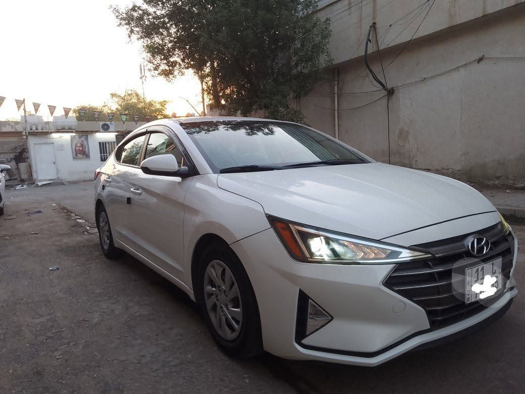النترا 20 وارد امريكي فئة SE مواصفات عادية 

كاميرا دوارة
 ، رادارات تحديد مسار و مانع اصطدام 
، توقف ذاتي
 ، شاشة اعطال ،
 محرك مكفول
 ، گير cvt مكفول 
، تبريد ثلج و معروف تبريد ال 20 للجنايه
 غرفة نظيفة جدا 
، صدر مكفول 
، ماشية 91 الا 200 قابلة للزيادة 
الضرر بنيد و چاملق امامي ايسر ،
توجد رصعات حالوب قليلة و صغيرة جدا بالقمارة ،
 صور الحادث و السونار مرفق بالمنشور ، باسمي ، ابيع شرط التحويل و العقد المروري الالكتروني يعني اذا بياع شراي اعتذر منك
 كولشي مذكور بالمنشور يعني تتصل حتى ارسل اللوكيشن 
السعر 123 بي مجال بسيط جدا ، ما اگطع سعر بالموبايل تجي تشوف وتفحص و تطلع تراي 
المكان بغداد للاستفسار 
*********** موجود واتساب
