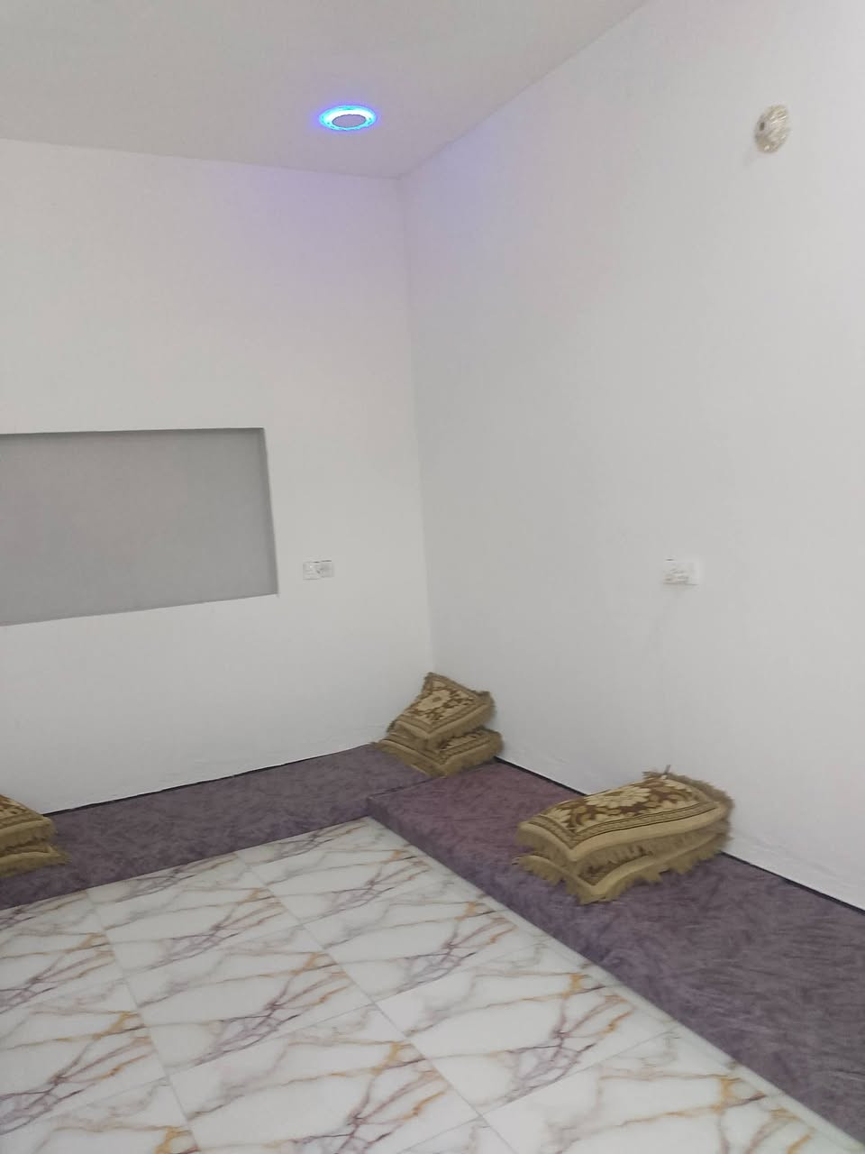 السلام عليكم مشتمل البيع طابق واحد بناء حديث موقعه قرب مدرسه الاحجر الاسود الاستفسار الاتصال ***********
