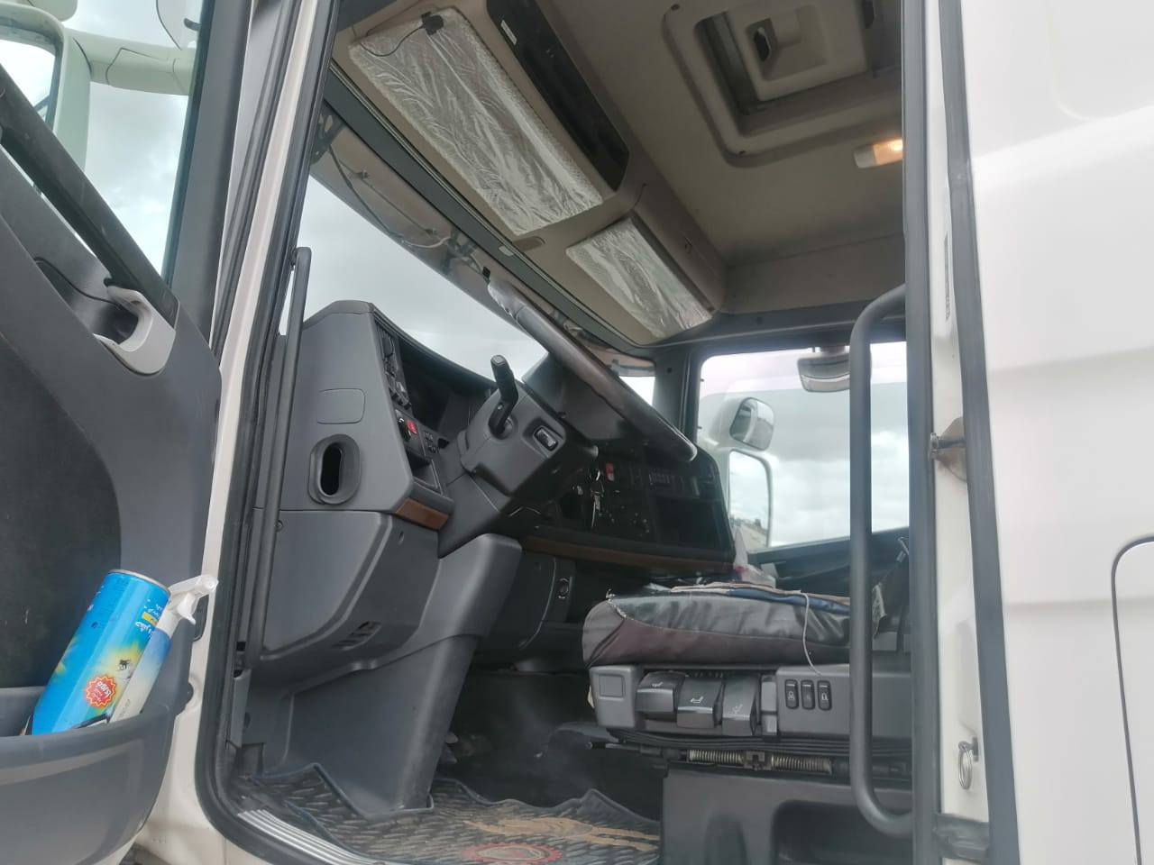 السلام عليكم سكانيا سنجل امامي موديل 17 رقم بصره محرك 440 لا تنقيص لا تبخير عرجه تخم تاير مكفوله كفاله عامه  العنوان بصره الهارثه مكلف بالنشر ***********
