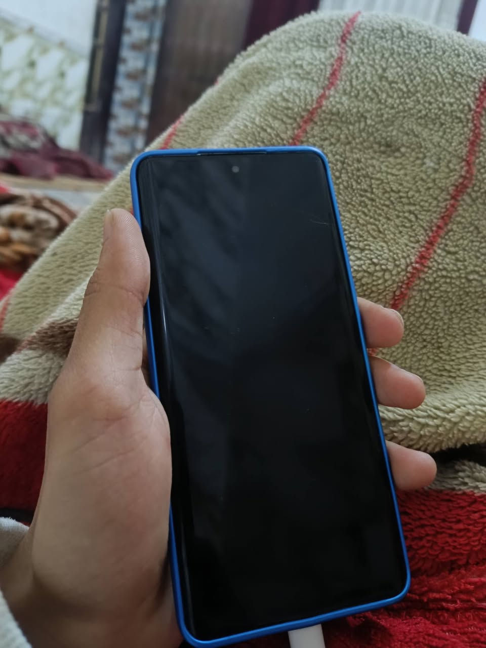 هونر 50 
256 شاشة سوبر امولد 120 بصمة مدمجة بالشاشة 
كامرة 4K جهاز حيل سلس وحلو فقط بي فطر بسيط بشاشة ما ماثر غيرة مكفول ويا حافظة مراوس بـ ايفون او غيرة ***********
