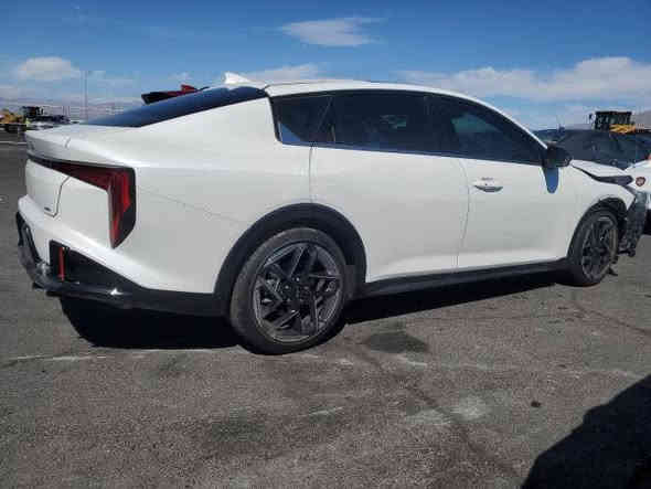 السلام عليكم عندي كي فور واصل بصره يوم 30/12 /2025فول مواصفات داخل احمر ترهم كتاب شهداء السعر 145 بدون تصليح *********** علاء
