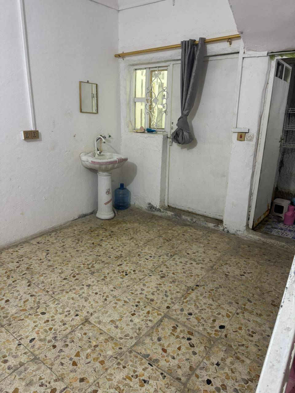 السلام عليكم 
دار لـلـبيـع
مطلوب قرض صندوق السكان 11مليون
مبلغ الكلي 85
 الــمـوقــع الدار- حلة ، ناحية أبي غرق حي السلام 
مقابل مجمع النوار القمر 
مساحه 100 متر
الـــواجـــهـــه  5
الـــــنـــزال :  20
حــالـة الـعـقـار :  بناء طابوق 
 طـابـقين   يـحـتـوي عـلـى غـــرفتين نوم هــول  - مـطـبخ - مـجـمع صـحيـات 
__----______--------______----
مكتب حجي سيف العقارات 
نـستـقـبل جـمـيع الـعروض الـعـقاريـه 
للأسـتفـسار او الأتـصـال ↪️
 ***********
