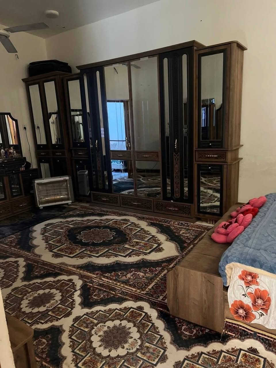 اللهم صلِ على محمد وآل محمد
بيت طابقين طابو زراعي سند 25 بي وصل تطويب 

مساحه 200م 

الدجين الاولى خلف مديرية الشرطه 

بناء طابوق الطابق الاول كونكريت والطابق الثاني عكاده 

يحتوي الطابق الاول على استقبال وصاله ومطبخ وغرفتين ومناور ومجمع صحيات 

الطابق الثاني  يحتوي على غرفه وصاله ومطبخ ومجمع صحيات 

السعر 105 

واتساب *********** علاء بدر
