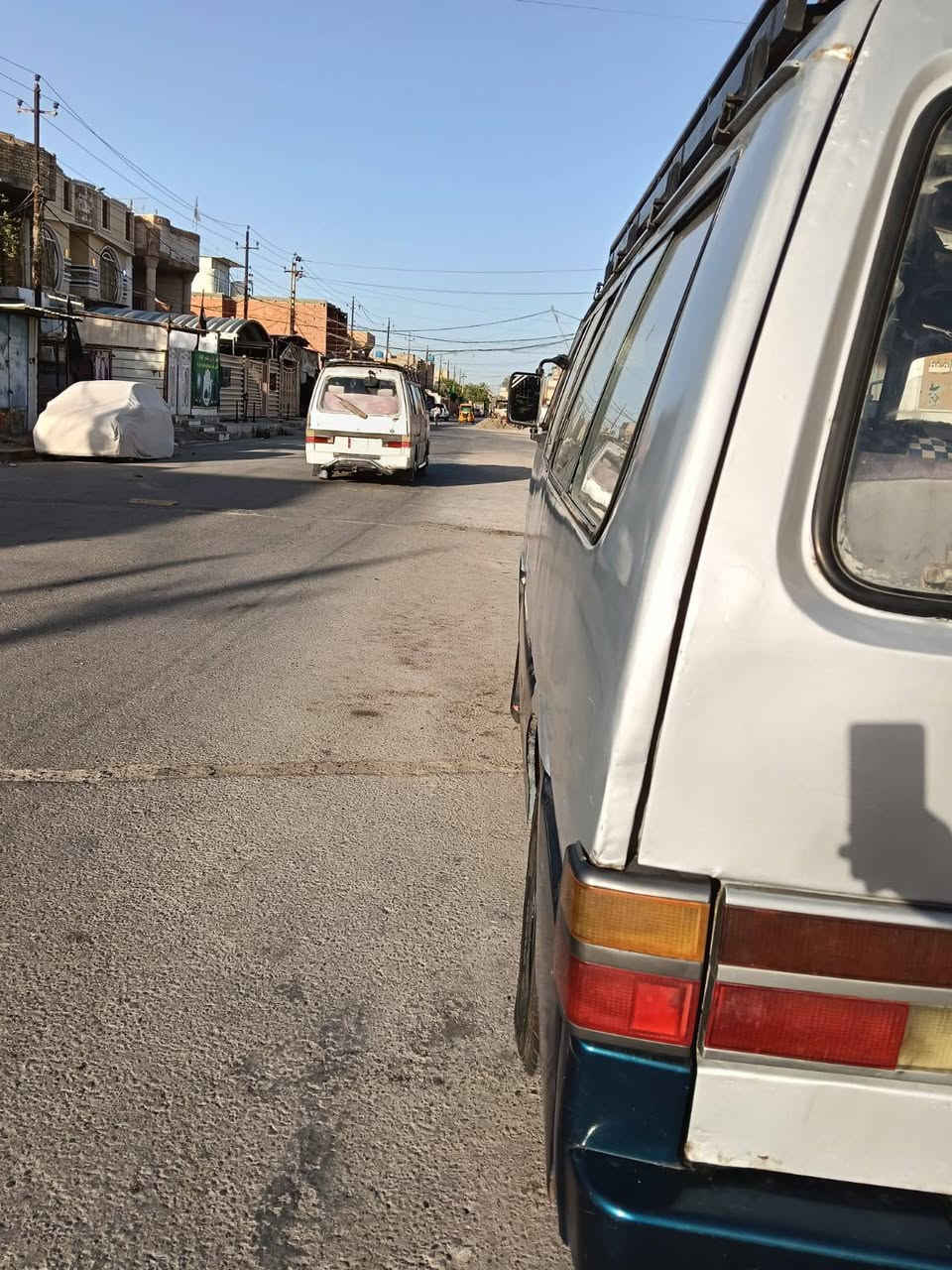 السلام عليكم.
كيا بستا للبيع موديل ١٩٩٤ بغداد بسمي السنويه هاي السنه انتهت مكينه كير تخم تاير عينه وصينيه سلف ونوزلات كهربائيات شغاله كله جديد شواصي ٢ باجات شغل درجه أولى السعر ٢٧ وبيها مجال بسيط 
مكان السياره بغداد الحسينيه الراشديه.***********
