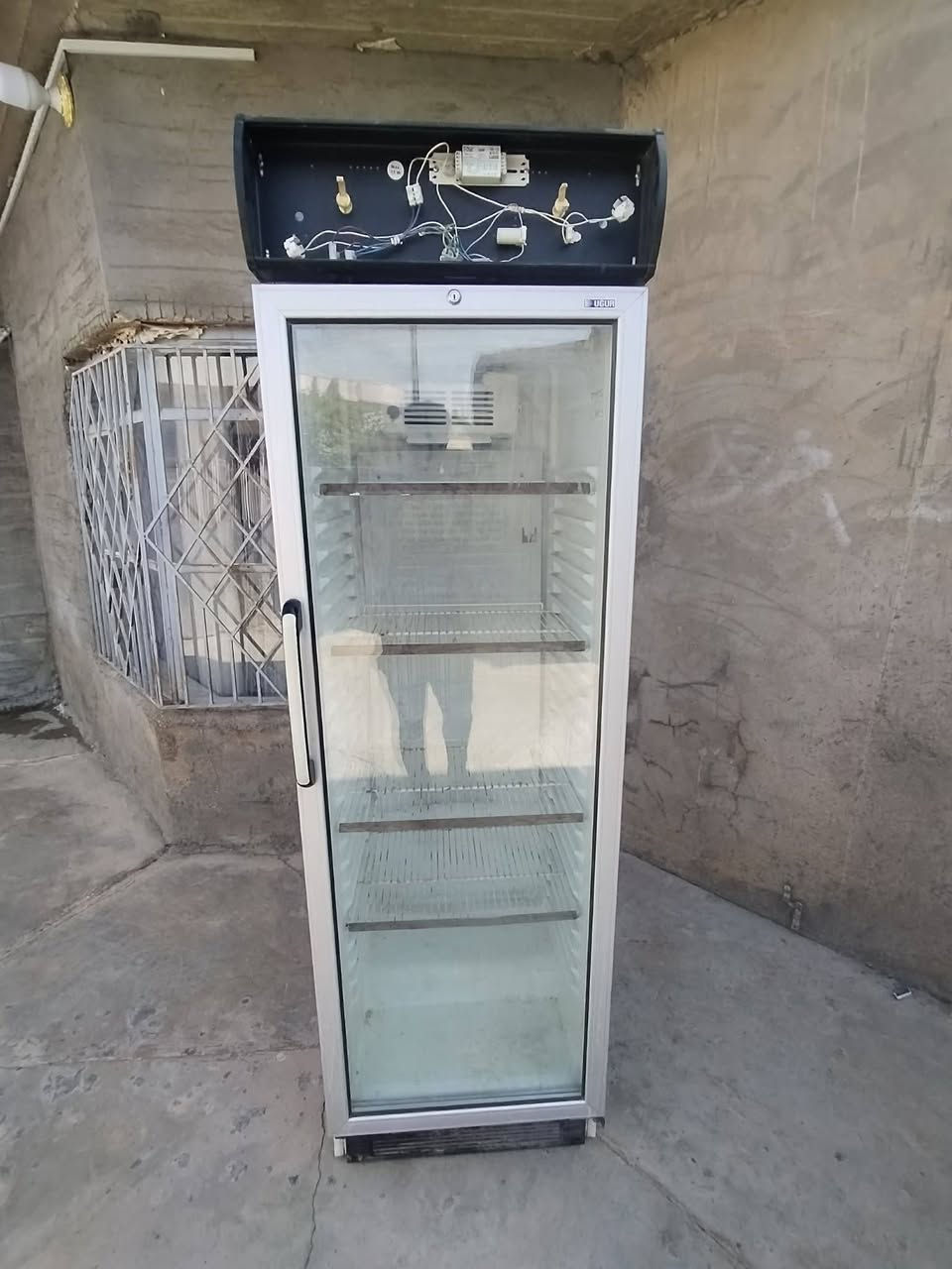 للبيع براد عامودي شرط الفحص نضيف سعره 250
جاهز شربت هو خلاط وهو برادللبيع سعره 225
رقم الهاتف ***********
