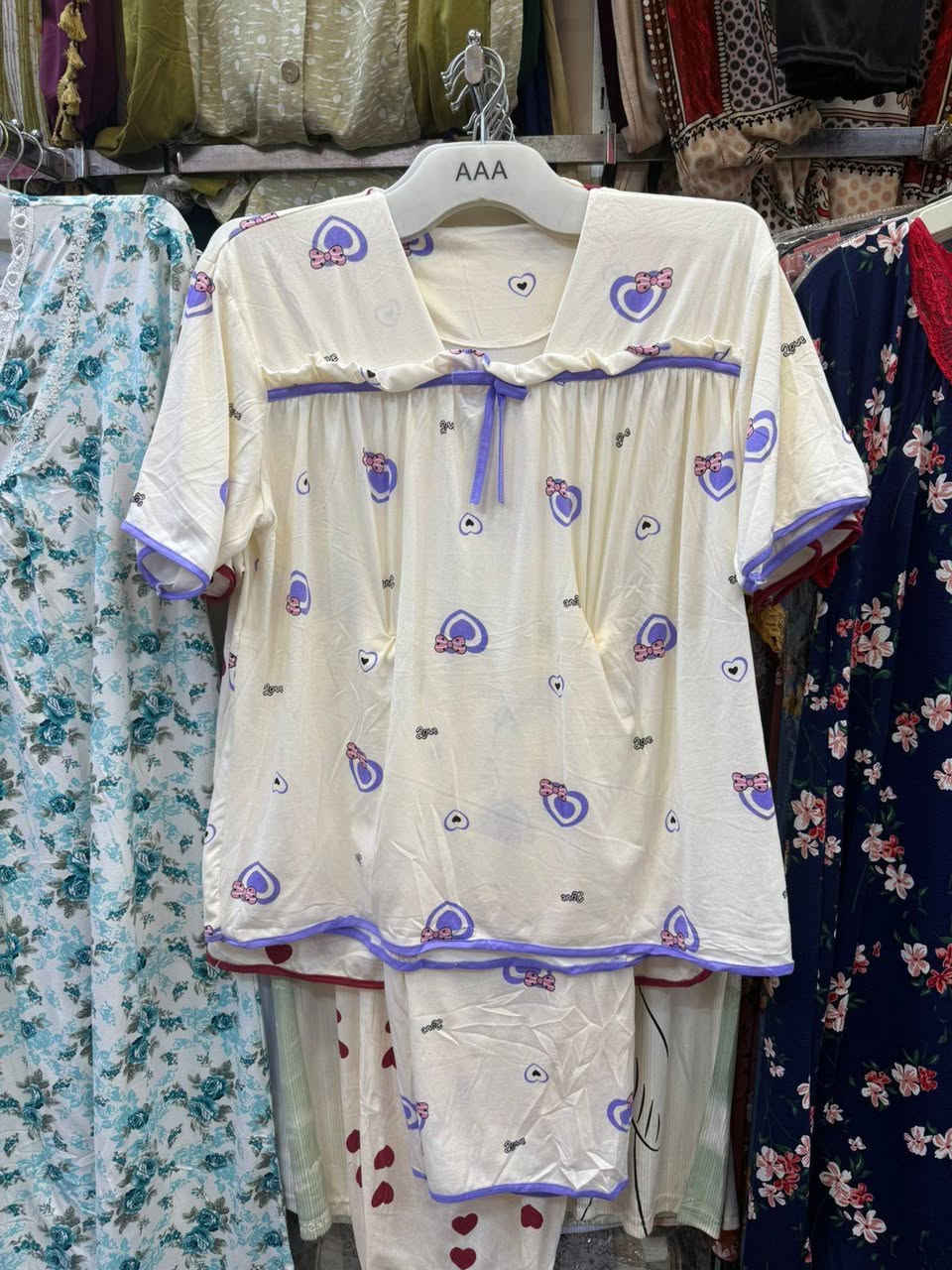 🔥 عرض خاص ومميز 🔥
 تراك نسائي خامة قطني عالي الجودة 👌 سعر الدرزن فقط 66 الف 💰
 كل موديل متوفر بـ3 ألوان 🌈
أقل طلب نصف درزن من كل موديل
 📦 وعند طلب 3 درازن التوصيل مجاني
 🚚 عنواننا: شورجة قرب البنك المركزي، شارع تحت التكية، عمارة النعمان زين العابدين العسكري 📍 للتواصل والطلبات عبر الواتساب: *********** 📲 لا تضيع الفرصة وخلي طلبك هسه قبل نفاذ الكمية 🔥
