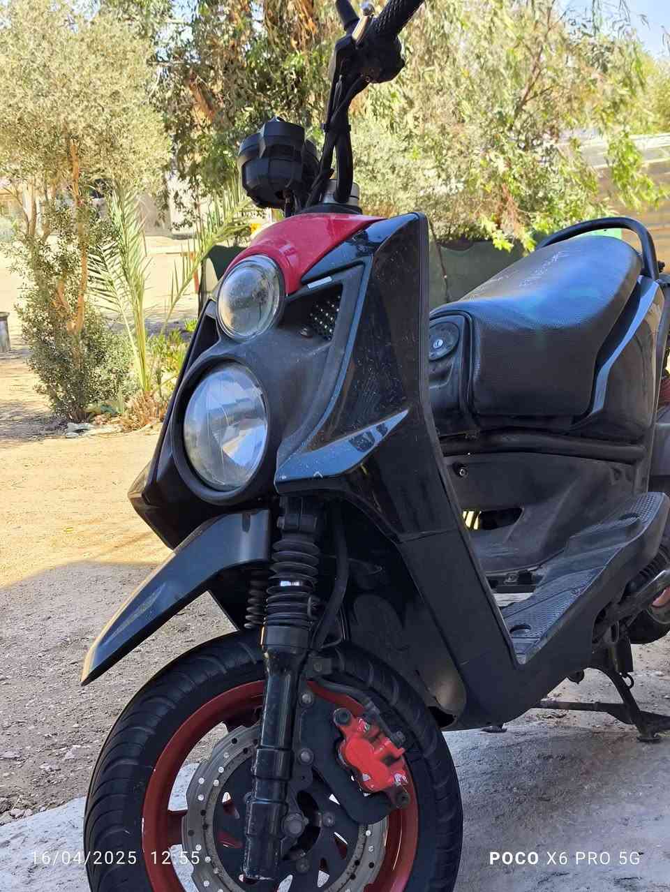 السلام عليكم للبيع {سكنس جبلي نوزل ياباني} موديل[ 2013 ]توكلر اسود و أحمر الدراجه جديده بمعنه الكلمه مكفولة كفرات ختم واحد من كلشي محرك برغي ما مفتوح بيه شركه اشاير لدات ازرق و الويل أحمر بلاد ودشبول الكتروني وتايرات جديده.   
  مكان الدراجه كربلاء المقدسة 
السعر {{1,500 مليون ونص}} وبيه مجال للشراي 
***********
***********
