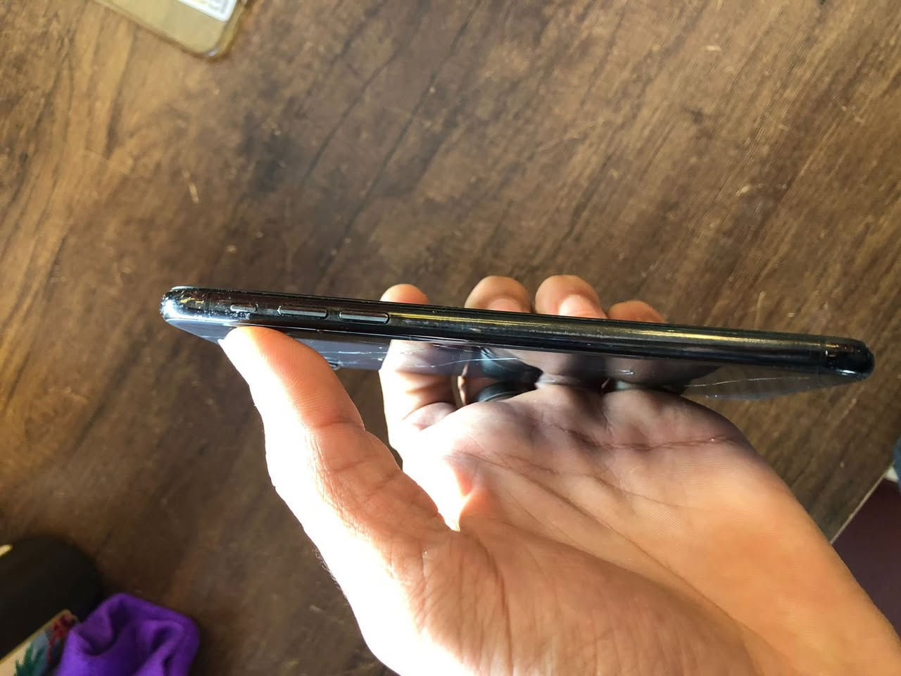 السلام عليكم ايفون اكس ماكس 256 كيكه بطاريه 79 جهاز مابي عيب فقط ضهر مكسور وجام مالت كامره مكسوره كلشي شغال فيس ايدي واكف بتحدث سعره 225 بي مجال شراي تعال خاص او يتصل 
***********
