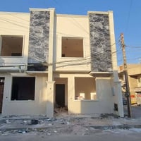 50 متر للبيع ثلاث طوابق تقع على شارع عام تحتوي ثلاث غرف(الطابق العليا)...