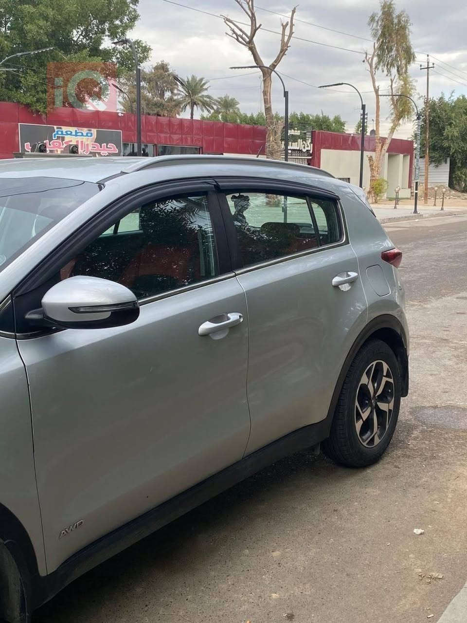 السلام عليكم ,, سبورتاج 2019 4WD محرك 2400 قمارة حديد سويج عادي ماشية 100,000 قابلة للزيادة بيها تعديل ع البارد في باب السايق و شخوط بسيطة،
مكان السيارة بغداد السيدية.***********.السعر ١٩٠
