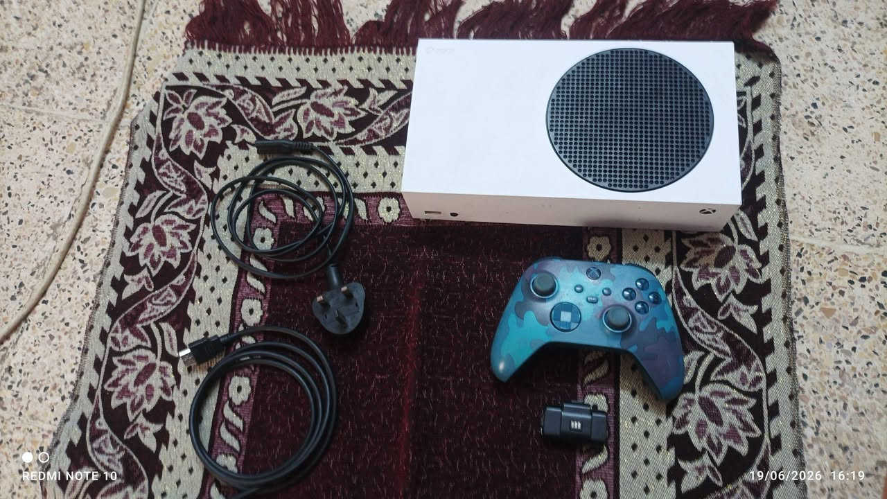 السلام عليكم جهاز اكس بوكس سيريكس جهاز نظيف مفتوح تنظيف بس كل شيء ما نبدل بيه جهاز بحساب الجهاز بي جوستك واحده السعر 320 وبي مجال للشراي موقع موصل جانب الايمن رقم تلفون***********
