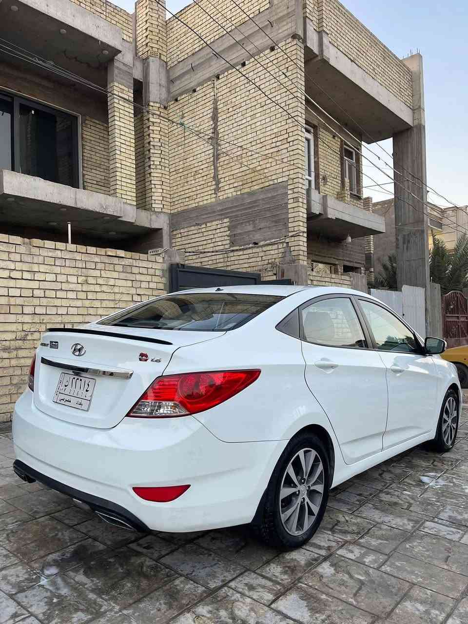 السلام عليكم بيع مستعجلل 
اكسنت 2014 خليجي  محرك 1600 رقم بغداد ب اسمي
السيارة كلين
سلايد روف ، تحكم ستيرن 
ويل كب 5
ارضية جلد مدوشمة 
شاشة اندرويد 
ماشية 108 الف كيلو
عليها ادامة كاملة
تايرات باتري بلكات مجاول فلاتر صدر جديد 

بيها بارد باب الراكب اثر شخط  فقط .
 
المكان بغداد الجديدة / حي المعلمين
السعر 90
بيها مجال
 ***********
