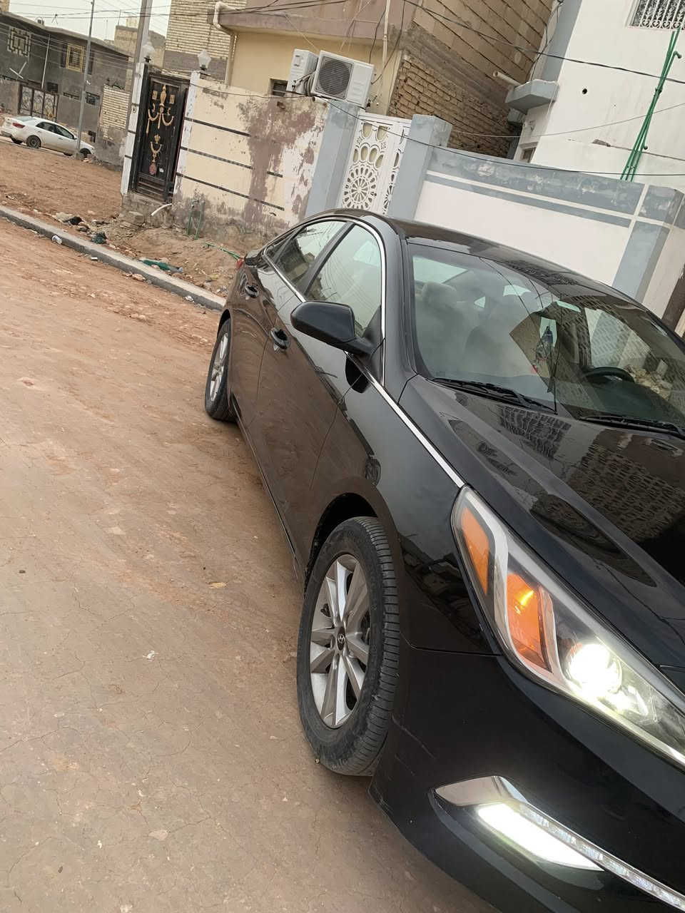 السلام وعليكم سيارة سوناتا2016كفاله عامه فقط بنيد مبدل وبيها حلوب بس القماره الموصفات شاشه جبيره محرك GTI نص فوال ال سياره  فقط بنيد مبدل بدون دواخل و القماره حلوب سياراه نضيفه احله من الصوره  المحرك 2400 GT l/العنوان النجف الاشراف /رقم الهاتف/***********
