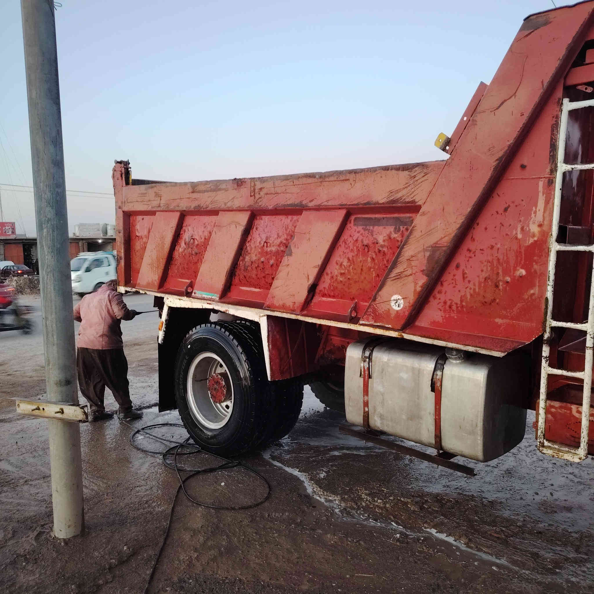 السلام عليكم مان للبيع ١٩٨١ محرك شرط كير شرط اكسل نص جيف خفيف كهربايات كله شغال باتريات جديد تخم تايرات جديد بس شاصي بيكسر مضروب باج يم قاعده اسبير السعر ١٢٥ وبي مجال مكان قضاء الحويجه ***********
