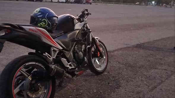 CBR250R كير مكينه ضفيرة مكفولات اوراق كاملة تايرات جدد باتري جديد سعر (مليون ونص) بغداد مشتل ***********
