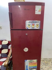ثلاجة نظيفه اخت جديدة للبيع  السعر 400  مكان البلديات  07711702015