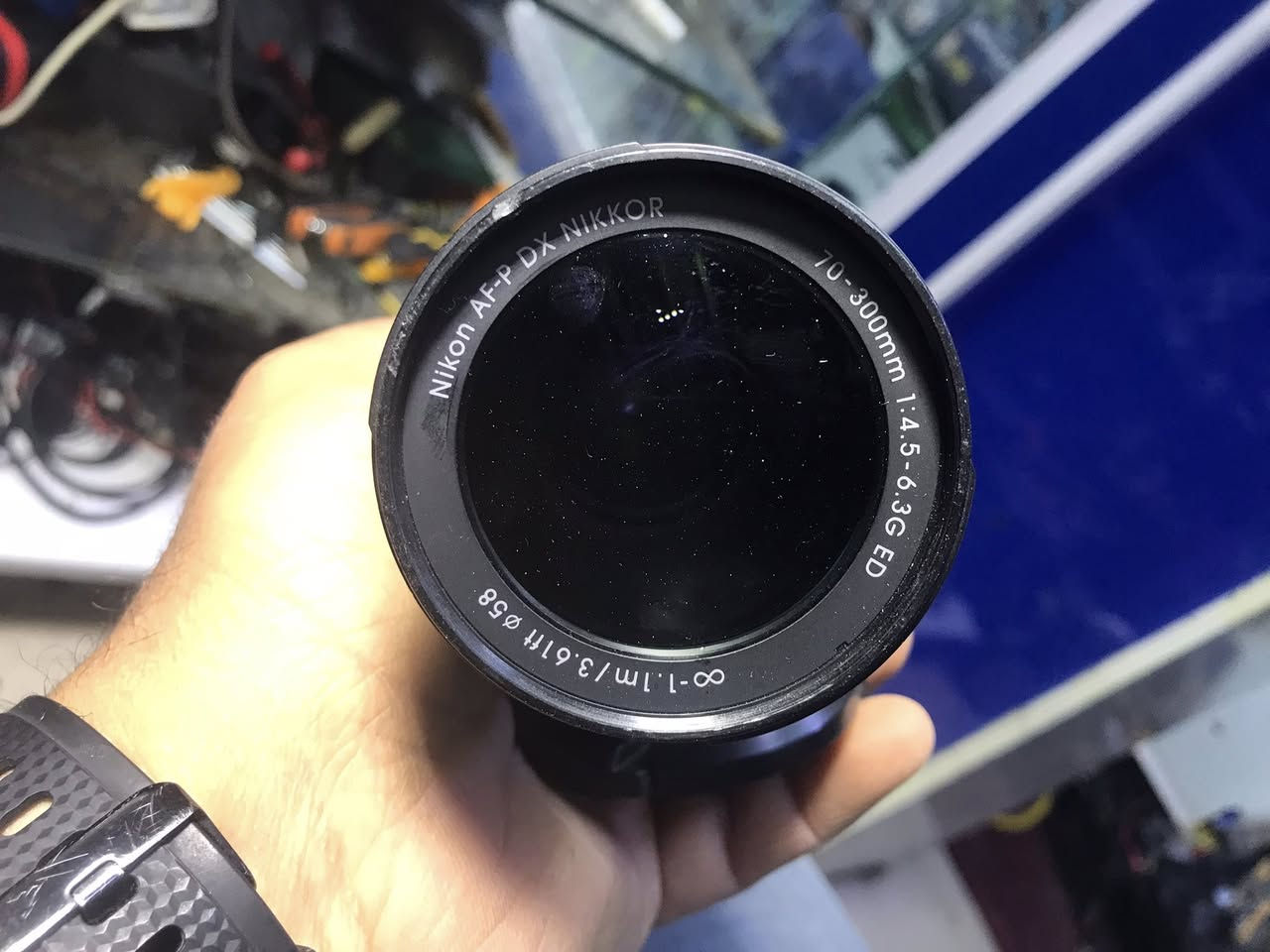 زوم نيكون 70m  300mنظافه 98 بالميه توصيل موجود افحص امام المندوب ***********
