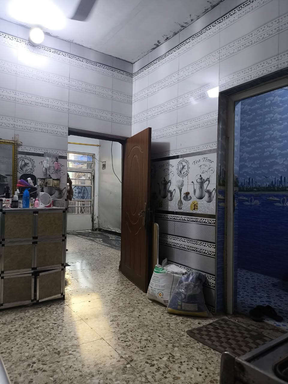 إعلان بيع عقار سكني

للبيع دار سكني يقع في منطقة الجلبية مجاور إعدادية الفردوس، بمواصفات جيدة ومناسبة للسكن:

* المساحة: (100) متر مربع
* الواجهة: (9) متر
* النزال: (11) متر
* البناء: طابق واحد

تفاصيل الدار:
يتكون العقار من:

* غرفة نوم
* صالة
* مطبخ
* استقبال (ضيوف)
* حمام داخلي
* حمام خارجي

السعر وطريقة الدفع:

* مطلوب اسكان 7 مليون بقسط شهري 200الف 

للاستفسار والتواصل: 🏢 مكتب الشهم للتطوير العقاري  
📍 الديوانية – شارع الوكفة القديم  
مقابل بريد التحدي – قرب معهد الخوارزمي  

📞 للاستفسار:  
***********  
***********  

📩 راسلنا الان
