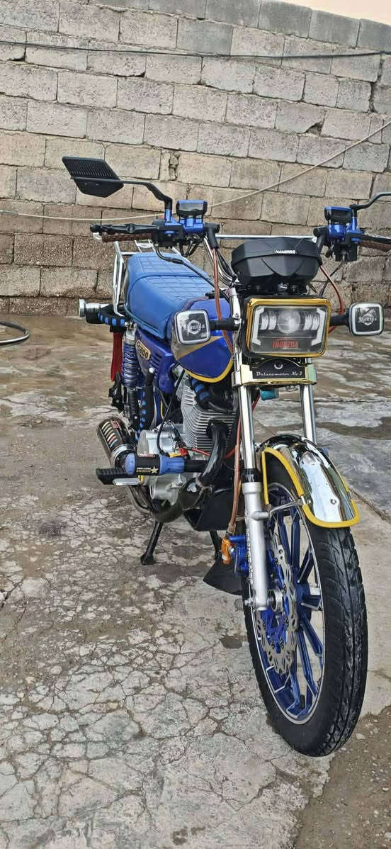 سلام عليكم 
نامه برو هونزدا 2025 كفاله عامه محرك 200cc
كلج عنبار دهن دسك جبير كل عيب مابيهة
دراجه مرتبه كاعده بيهه ضربه بسيطه بالتانكي مامأثره
موضحه بل صوره(الصالنصه مو وياهة)سعر 775 وبي
مجال حك الجيه مكاني ديالى منصوريه الجبل انتصل ***********
