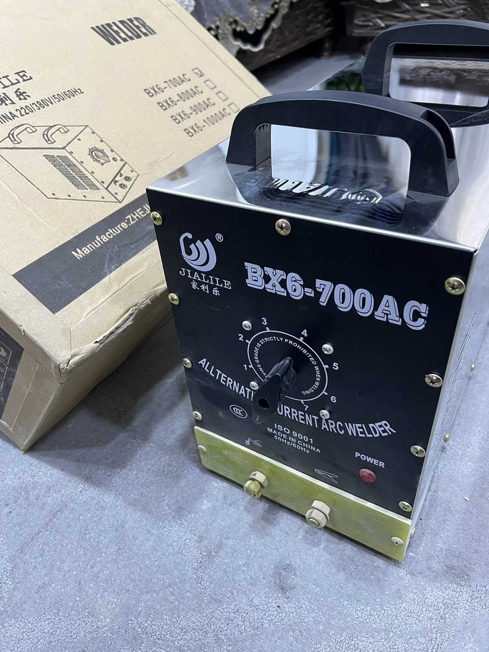 مكينه لحام صناعيه نضيفه حجم كبير القوه 700. ثري فيرز تتحول سنكل السعر 45. الف قفل

***********
