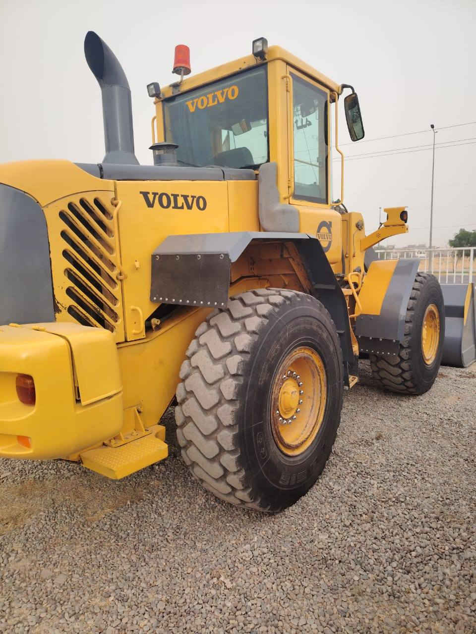 السلام عليكم شفل فالفو شبح مديل2003 سنويه جديده بسمنه   جاهز من كلشي مكانه كركوك***********//***********
