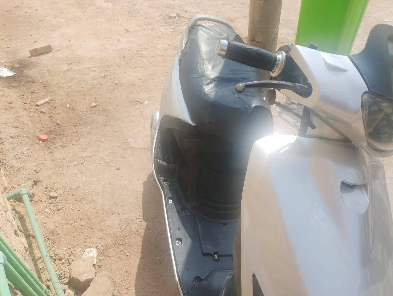 السلام عليكم فراشه مفتوحه مرة وحده كهربائيات كلهه شغاله دراجه حلوة، بس كابريتر تعبانه سلف هندر بك لايت لايت امامي اشاير امامي خلفي كفرات جدد بيهن شويه شخوط عوزها ترتيبات بصيطه مكاني ديوانيه رجاء المو شراي لايراسل *********** واتساب مازنجر مفتوح
