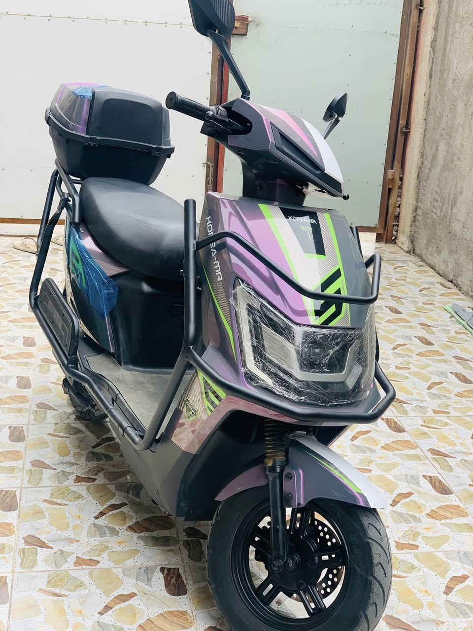 سلام عليكم ماطور شحن للبيع نوع شبح من شركة ((KOREA-MR)) موديل ((2025)) بعدة جديد مستعمل شي قليل جدا  لون مميز جدا الماطور كامل مكمل شغل وطلع بطاريات 🔋 كلهن شرط الفحص كلهن على الفحص الماطور شخط مآبي كهربائيات كلها شغالة هورن نشرات مرايات دبل اشاير إشارة يمنة يسرة لايت زنون عالي ناصي بلوتوث بي نظام البك R يعني يرجع ليورة بي نظام الP للحماية جنطة جبيرة مع جنطة إضافية 6 بطاريات 🔋 على الفحص وين مايعجبك لدات ويا خوذة ⛑️ الماطور كامل من كلشي شغل واطلع السعر 550 وبي مجال للطيبين وللشراي المكان الأنبار الرمادي / الرقم *********** تحياتي للجميع
