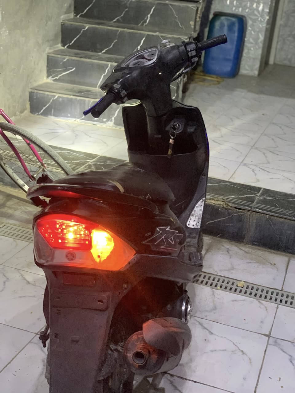 سلام عليكم دراجه ماكس عدله للبيع
دراجه نضيفه مكينه مامفتوحه كهربائيات كله تشتغل  سلف وهندر وصبح نكره مكاني بغداد  زعفرانيه رقمي
***********
