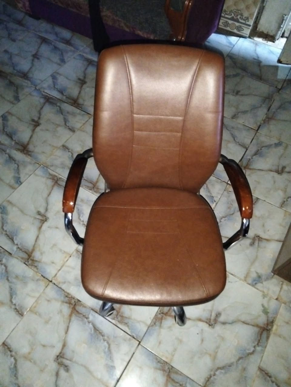 ميز وكرسي اخوو جديد
مكاني بالكوت حي الحكيم
سعر 200 وبيهن مجال قليل
***********
