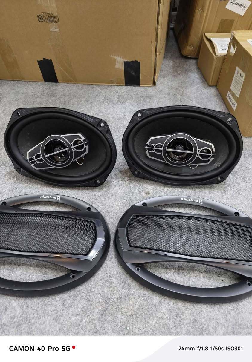 السعر مع توصيل ٤٥
Speakers) شكل بيضاوي، وغالباً قياسها 6×9 إنج.
🔊 التفاصيل:
الماركة المكتوبة: PETERS
الموديل: TS-A6995S
القدرة المكتوبة:
240 واط (Max)
40 واط (RMS) (القوة الحقيقية)
النوع: 3-Way Speaker (ثلاثي) يعني بيها:
ووفر (Bass)
ميد (Mid)
تويتر (Treble)


**إذا كنت صاحب هذا الإعلان وتريد حذفه لأي سبب، رجاءا أرسل رسالة إلى الدعم الفني**