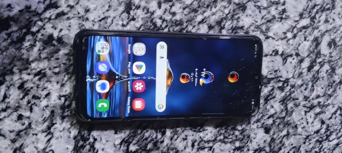 السلام عليكم موبايل سمسونك للبيع سعر 40 رقم ***********وساب
