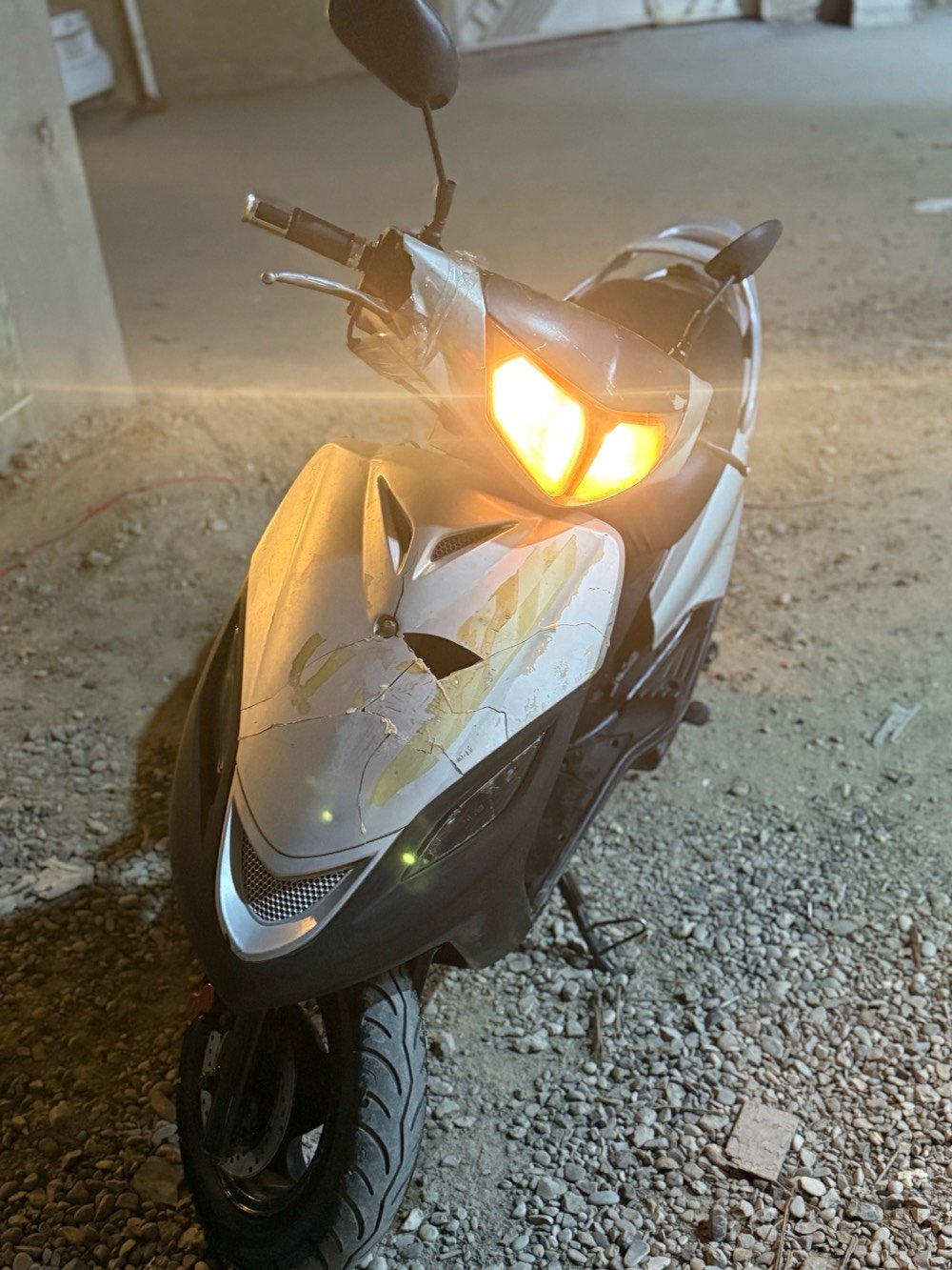 سلام عليكم دراجة ماكس 140 مفتوحة مرة وحدة تجفيت مضبوط دراجة بلادية كفرات ختم واحد ضفيرة كلة بلادي باتري جديد تايرات جدد عداد سرعة بس يرادلة قمجي ومال بانزين شغال كهربائيات كاملة دبل اشارة اشارة يمنة يسرة شلعة معدل بريك خلفي شغال دراجة نكرة هندر شغال ستاند صفح ستاند تعليك دراجة كاملة من كل النواحي تصرف بس بانزين ودهن السعر325 وبيها مجال لشراية العنوان حي القاهرة الدلفية