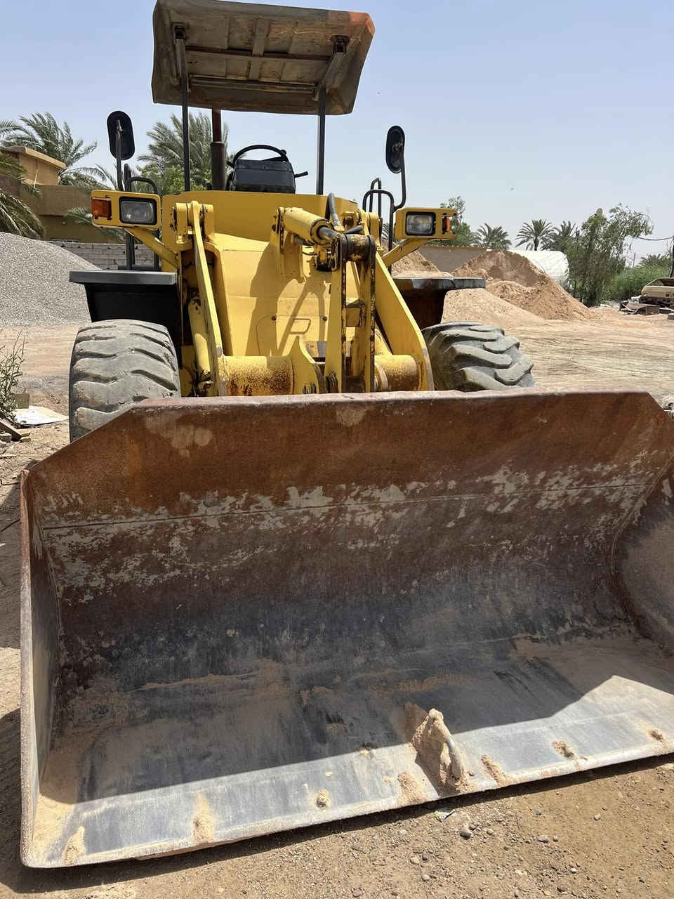 كوماتسو دبليو 100
4ساندر
موديل 17 منفيس
مامرقم
جاهزه من كلشي كير ومحرك مكفولات جاهزه للشغل 
بغداد المدائن 
***********
