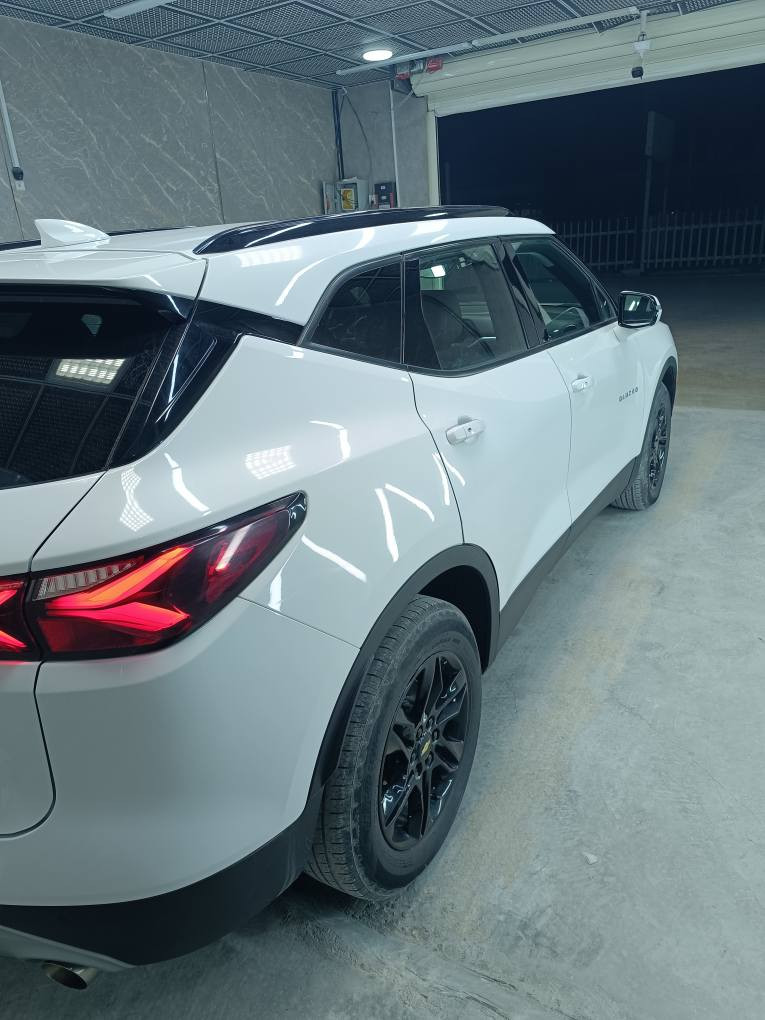 سلام عليكم للبيع و المروس سياره بلايزر 

موديل2021 فئه RS مكينه 

6 سلندر مواصفاته فول عده البنوراما ضربته بنيد 

وجاملغ الباب صبغ السعر 185 المكان النجف الاشرف 

الاستفسارات الاتصال *********** النجف, العراق
