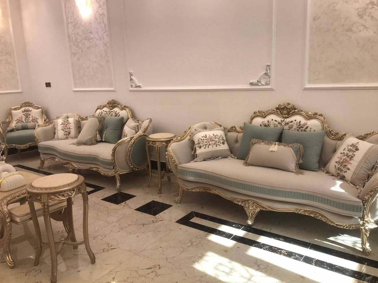 السلام عليكم ورحمة الله مكلف بالنشر 
تخم ديوان للبيع بعده نضيف 
ستفسار صاحب الرقم 
***********
