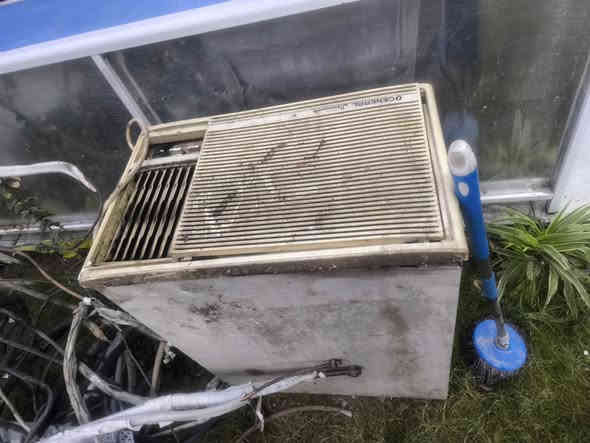 اغراض للبيع
كاونتر كامل عدد ٢  
مراوح عدد ٦ ما مستعملات ع ٢٠ قطعة
مكيف سباك ب١٧٥ نظيف فوول 
بايسكل هيرو ٧٥
مكاني بغداد حي القاهرة  
***********
