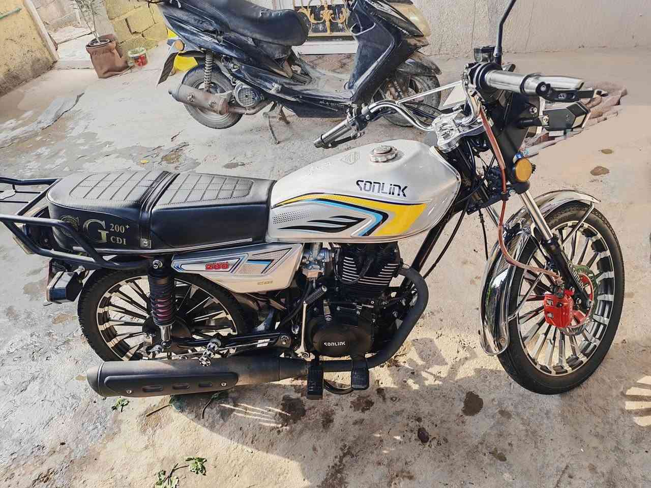 للبيع سونك 5 كير
محرك 200cc

موديل 2025 

دراجة جديده كلش دهن امزويل امريكي 

بيها اضافات 

1-طلاعات جانبيه 

2- واقيه مكينه 

نقصها 

1 اشارة يسار وحدة 

2- الشاشه محتركه لان غسلتها 😅😉

3- بيها كسر بسيط ب قاعدة الايت الامامي بس ماعلي شي مضبطه 

و وياها نشرة خلفيه مالتها ضامهة شغاله 

مكاني بابل سدة الهندية مفرك السدة 
***********

السعر 800 اوراق استنساخ
