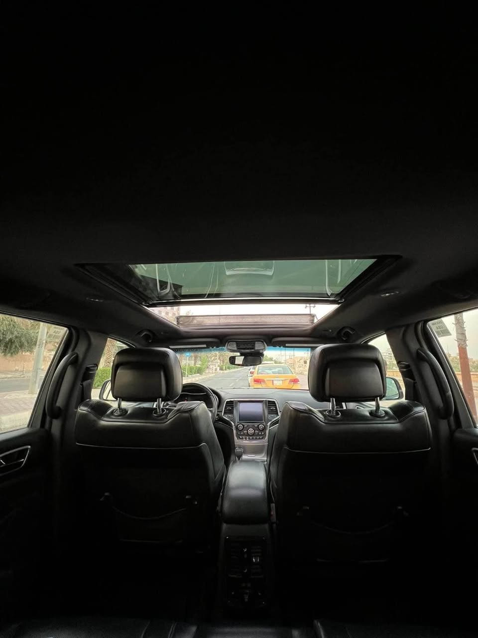 جيب كراند 2018 فول مواصفات ابيض  رقم بغداد راعيها بالبصرة هزة جديده تحويل مباشر 
 • المحرك:  3600  6سلندر
حجم الويل: ويل كب حجم 20 مع طقم تايرات بحالة ممتازة
• قمارة بنوراما
• كامرة خلفية دوارة اصل
• حساسات خلفية اصل
• حساسات امامية اصل
ا رادار امامي
حساسات ورادارات الاجتياز الجانبية (نقاط عمياء) بالمرايا الجانبية 
اوتو بارك 
مانع اصتدام للخلف ✋️ توقف ذاتي 
لايتات زنون عالي وناصي مع حاجب LED مع كشافات دعامية
• بصمات عدد 2 للابواب مع بصمة جنطة وبصمة تشغيل وتشغيل عن
بعد عدد البصمات 2

• غرفة السيارة: كشنات السيارة جلد اسود اصل
• تحكم فول كهرباء لكرسي السائق والراكب
١ شاشة الدشبول كبيرة (ايباد) للتحكم بايعازات السيارة
١ بنيد رياضي 2فتحات
• تبريد قطعتين امامي وخلفي
• تدفئة وتبريد لكراسي المقدمة 
تدفئة للخلفي 
• كشن ذاكرة (خزن ميموري) لكرسي السائق
• اشاير بلمرايا الجانبية
• نظام سبورت
جنطة كهرباء شفط
ا ستيرن كهرباء
• دمام بلجنطة
• تشغيل عن بعد صوت
استيرن جهتين بلوتوث وحاكية وكروس سرعة وتحكم صوت نظام ABS
سعر 225 
رقم *********** البصرة, العراق
