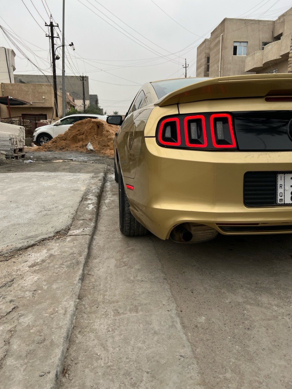 سلام عليكم سياره موستنك موديل 2014
نص موصفات القماره حديد 
كشنات كهربائيه وتغليف جديد 
مكينه 6 سلندر 
محرك گير مكفول 
السياره باسمي هزه جديده 
لونها البلادي ابيض غيرت لونها  ذهبي للجماليه 
حادثها خلفي فقط 
السعر 105 وبيه مجال حگ الجيه 
للتواصل
***********